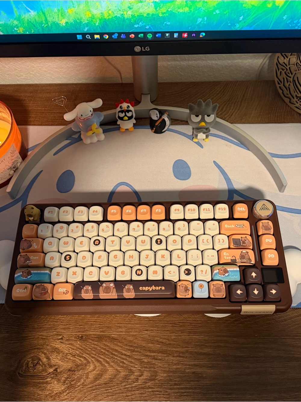 Capybara Brown & Cream Mechanical Keyboard — Themed Home Office Keyboard